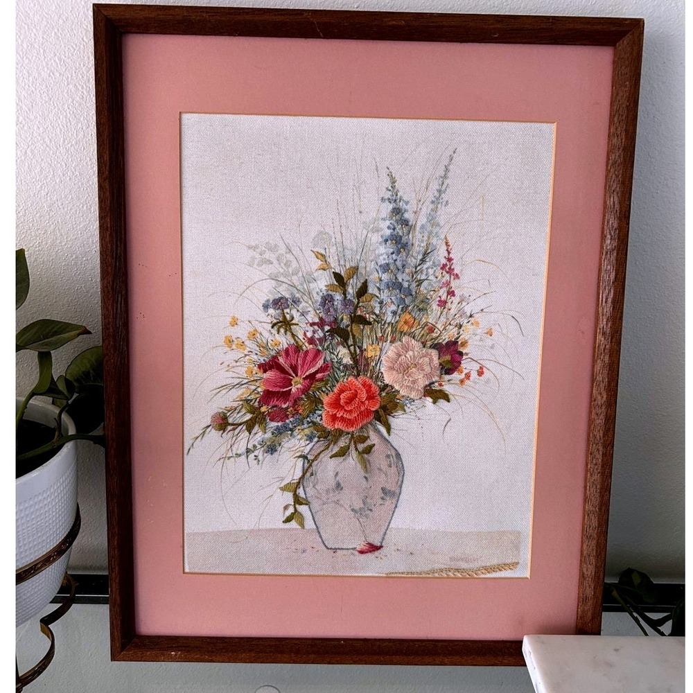 Vintage Handmade Floral Crewel Embroidery Framed Wall Art Wood Frame 14x18